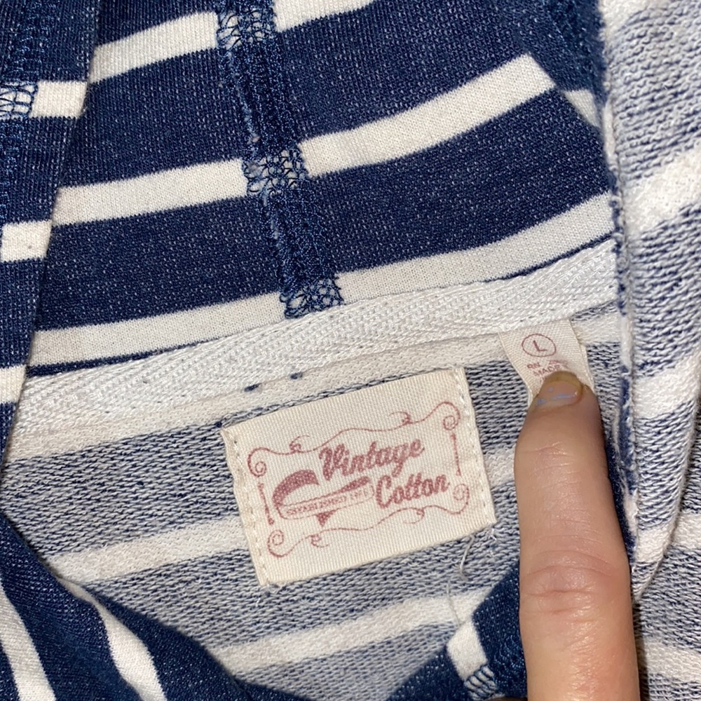 DONATED TI HURRICANE VICTIMSNavy blue and white hoodie unique - Picture 2 of 2